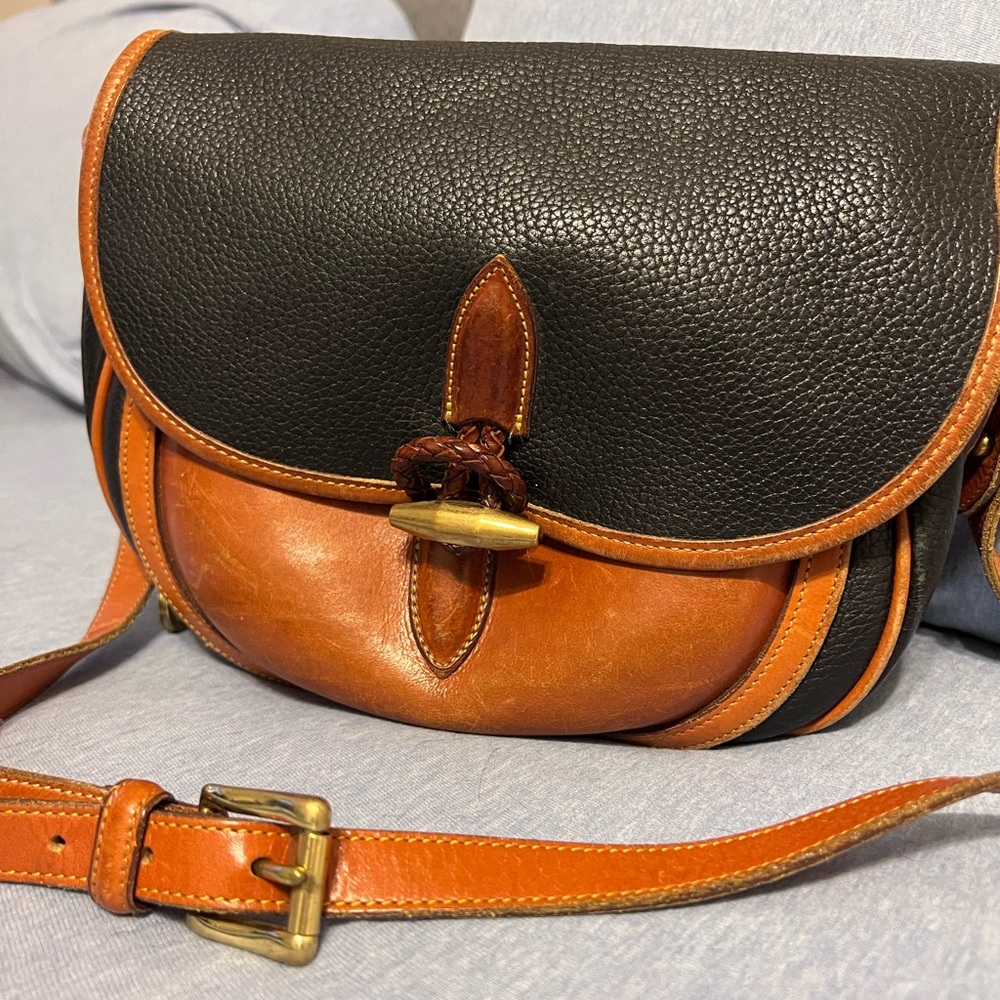 Vintage Dooney & Burke crossbody bag